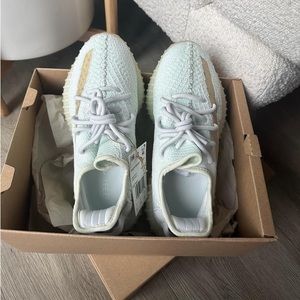 Adidas Yeezy 350 V2 Size 5.5